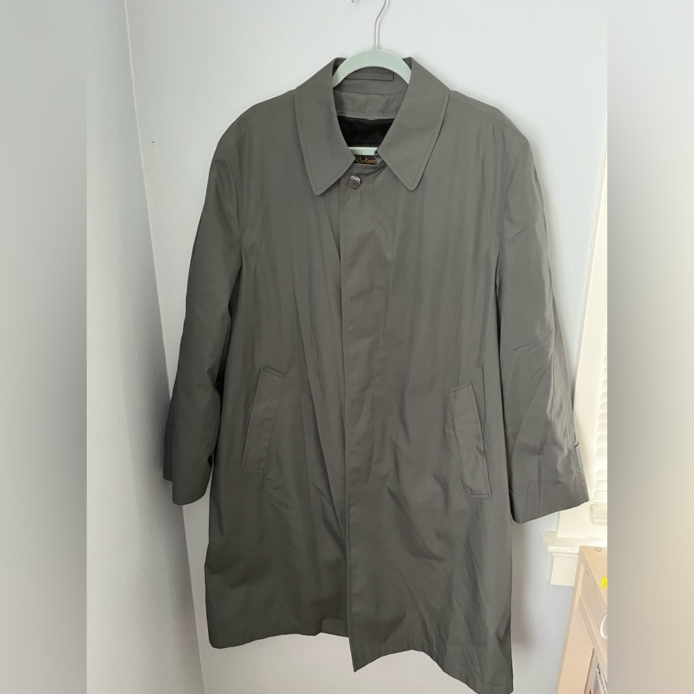 Gray Trench Coat with Standard Collar and Full-Length Sleeves